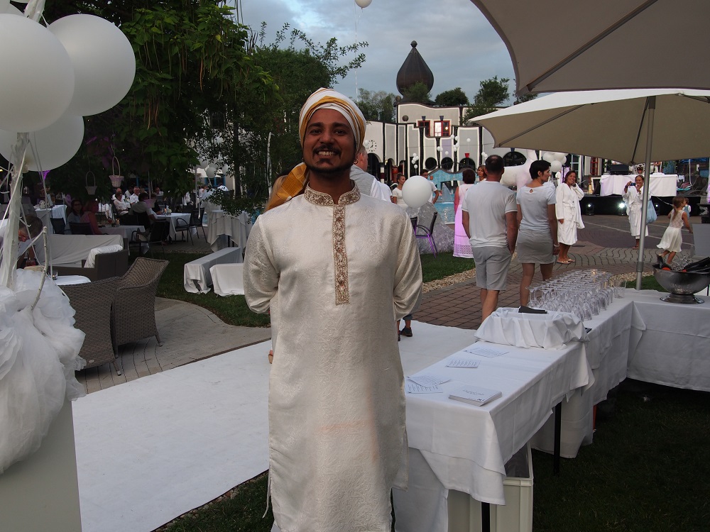 Vedischer Meister Anand Einfach weiß - eine weiße nacht im Rogner Bad Blumau